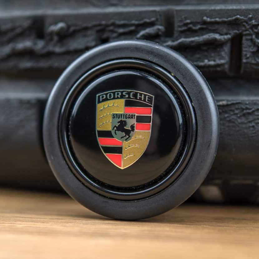 MOMO Hupenknopf mit Porsche Emblem